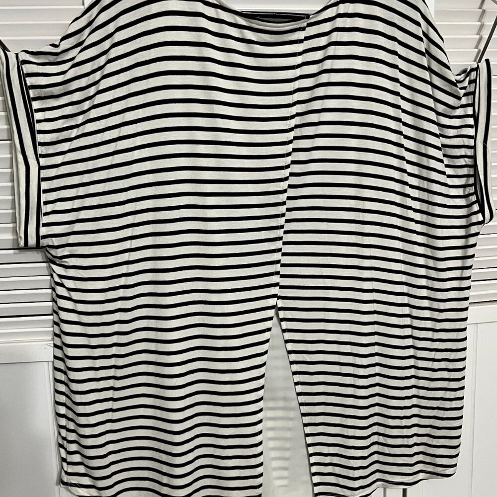 High-Lo Black and White Striped with a split bottom back, 2X , APT. 9 - Picture 3 of 5